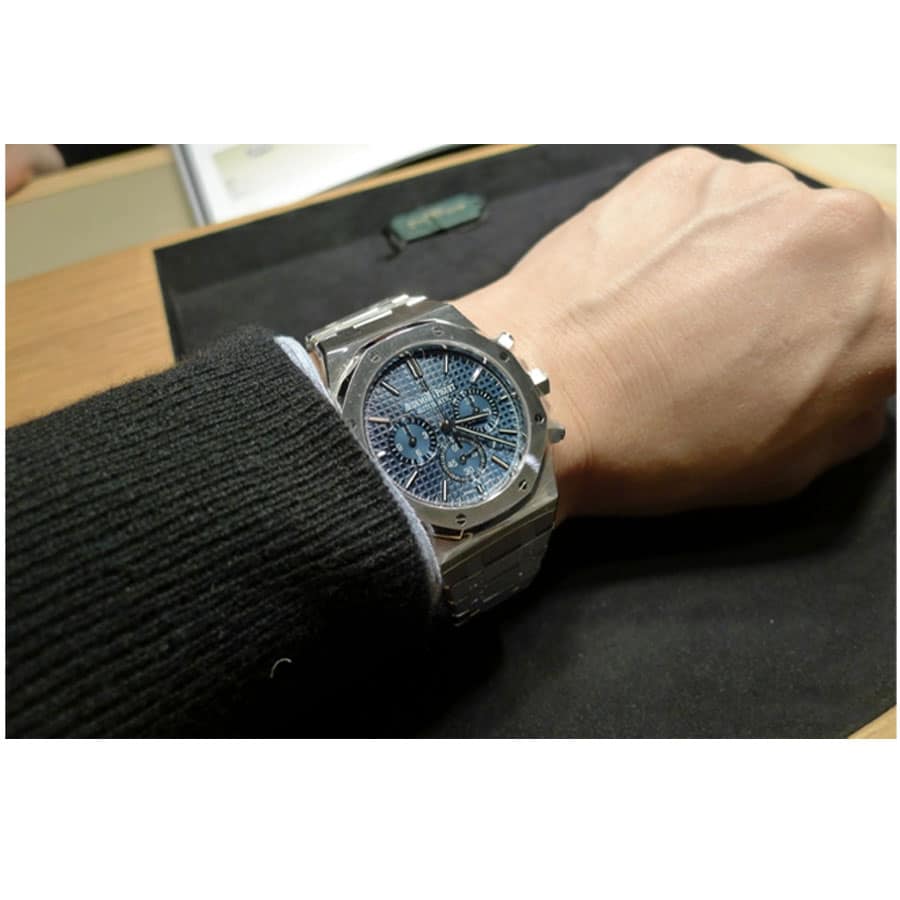 audemars-piguet-royal-oak-41mm-blue-dial-replica1 Audemars Piguet 26320ST.OO.1220ST.03 Blue Dial Replica - Image 2